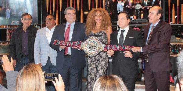 Increíble presentación del cinturón Puebla para “Canelo” vs Charlo
