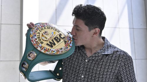 Zepeda y Roach pelearán por el título ligero vacante del CMB