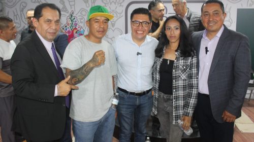El diputado Alberto Vanegas Arenas escucha las demandas del boxeo capitalino