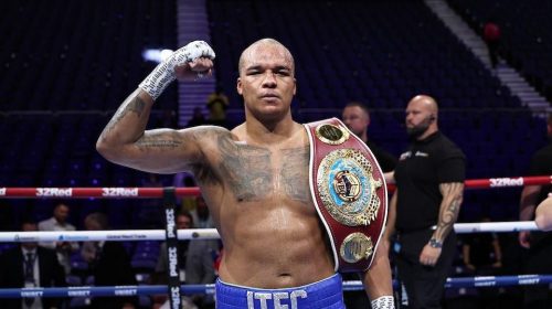 Usyk deja vacante el título OMB y Wardley asciende al trono pesado