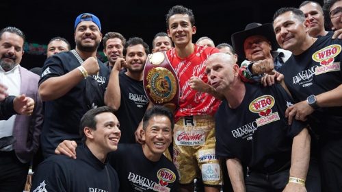 El Divino demolió a Khegai ante su gente