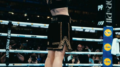 Taylor se retira con honores y como campeona indiscutida
